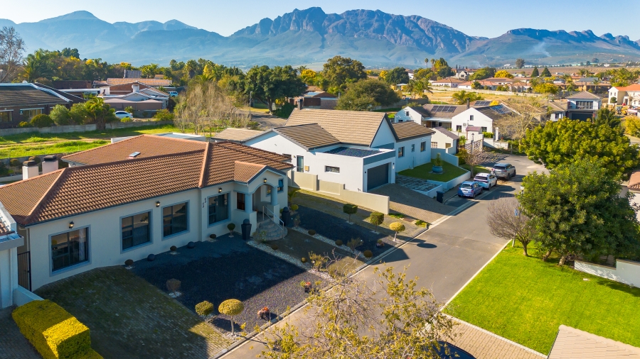 4 Bedroom Property for Sale in Nuwe Uitsig Western Cape